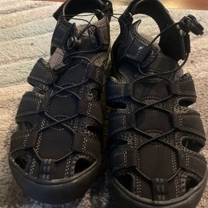 Khombu Men’s size 12 Black. All Seasons River Sandals
